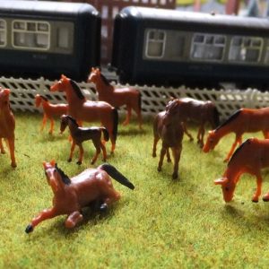 10 Pre Painted OO Gauge Horses